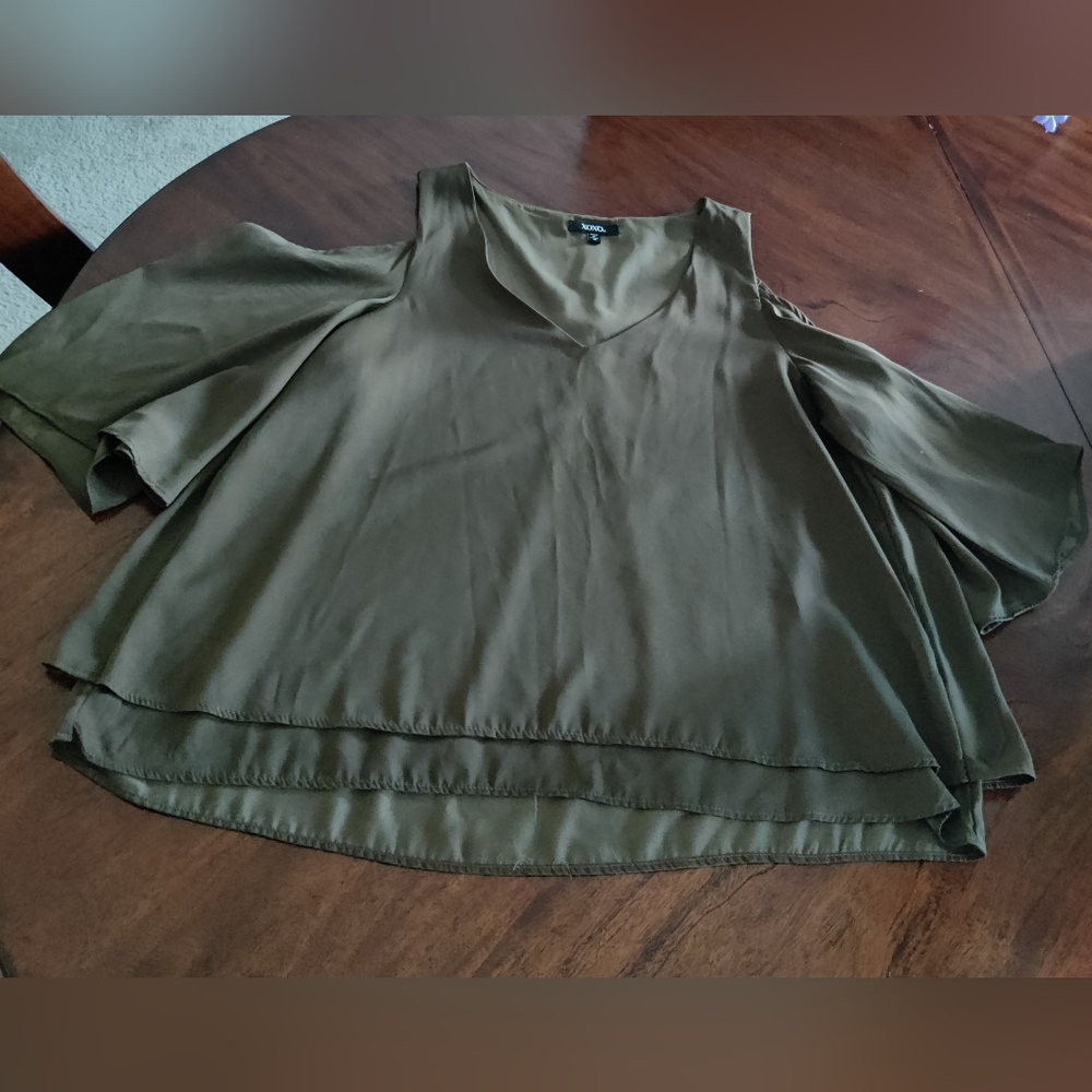 XOXO Green Blouse Relaxed 3/4 Sleeve Cut Out